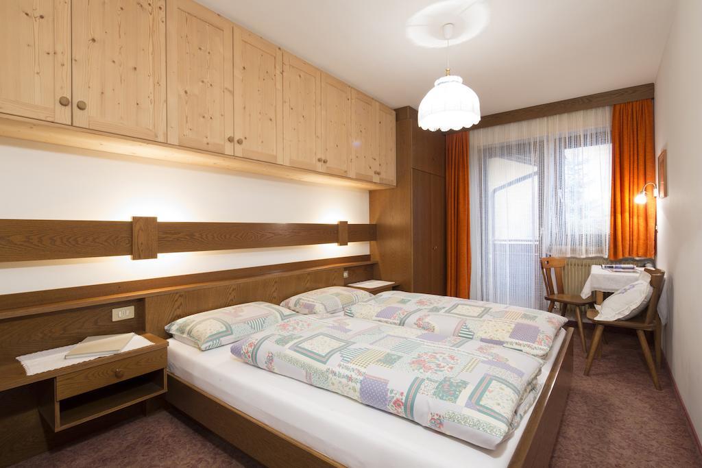 Ciasa Iris Hotel Colfosco Værelse billede