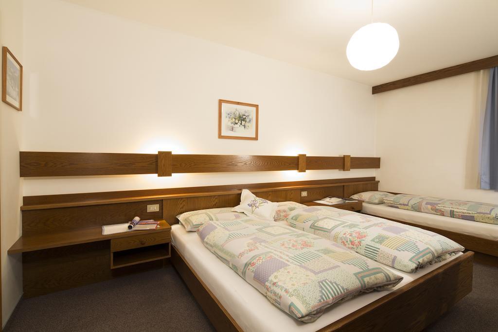Ciasa Iris Hotel Colfosco Værelse billede